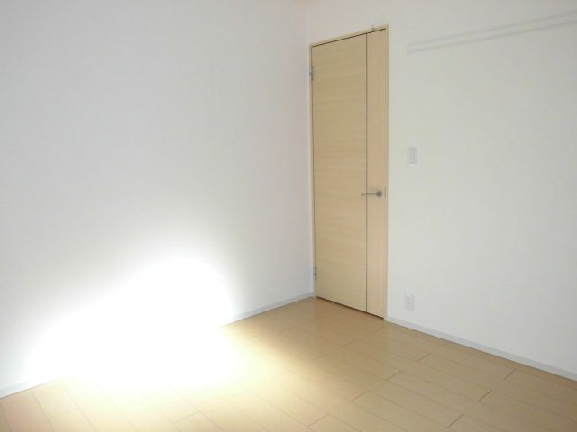 Living and room. It is the state of the north side of the living room.