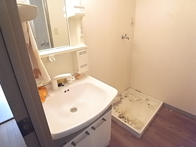 Washroom. It is before cleaning ^^;