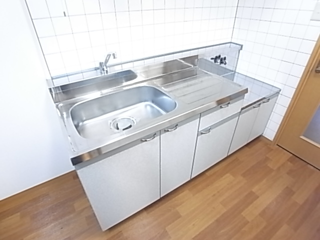 Kitchen. It is easy-to-use size of family size