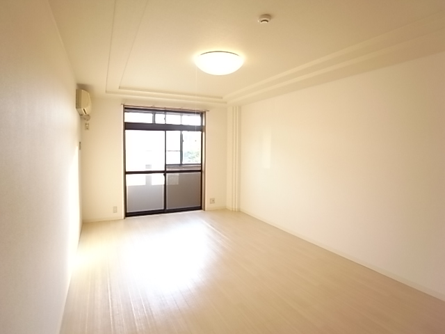 Living and room. Spacious space in a Western-style 10.3 Pledge