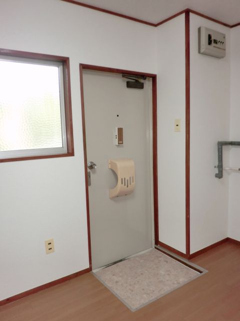 Entrance. With entrance post.