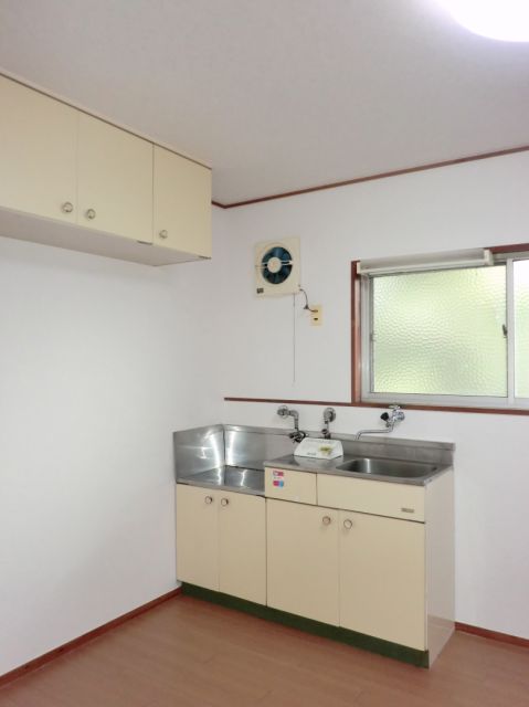 Kitchen. Enhancement also housed with shelf.