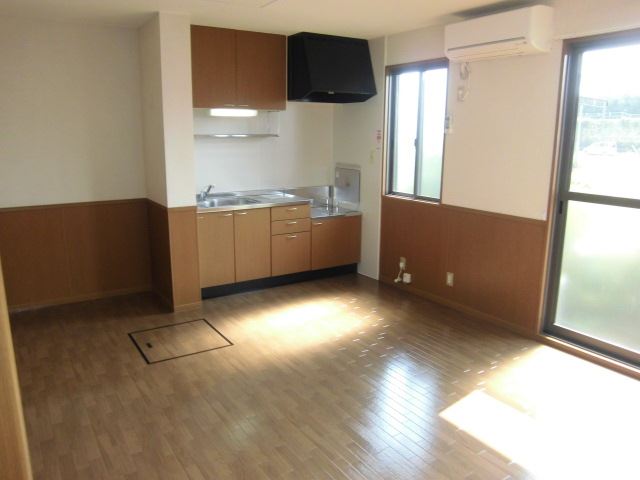 Living and room. Bright room facing south.