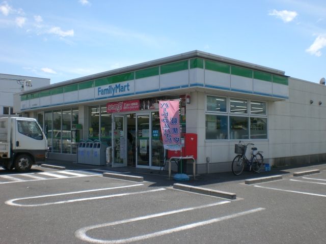 Convenience store. 450m to Family Mart (convenience store)