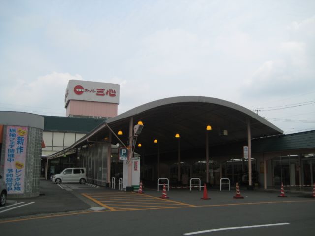 Dorakkusutoa. 1700m until the three-core (drugstore)