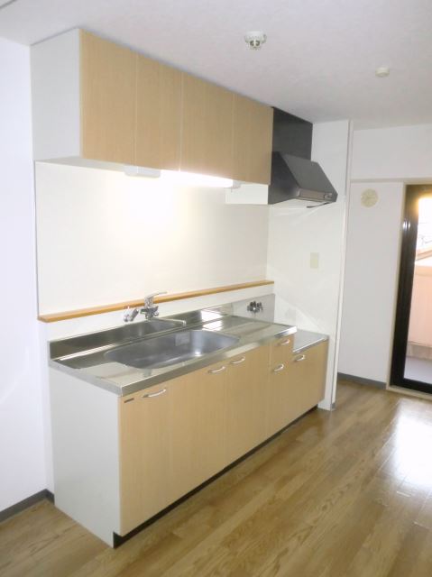 Kitchen. The spacious kitchen is I will Hakadori also cuisine. 