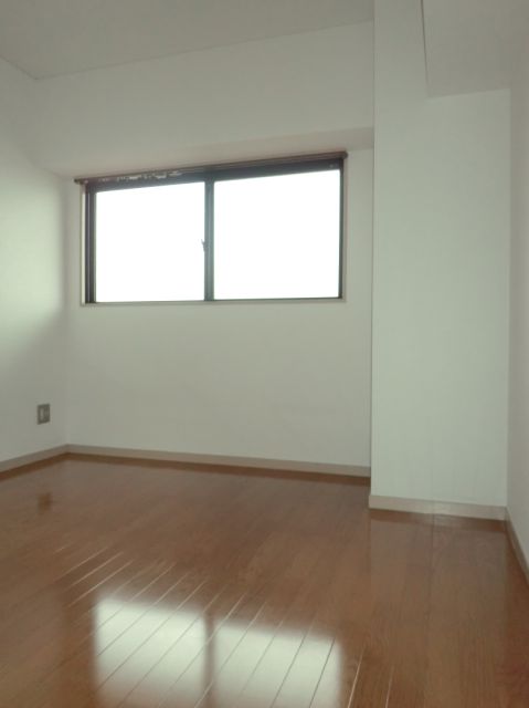 Living and room. North side of the room. 