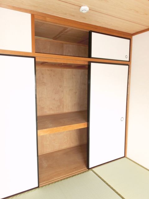 Receipt. Storage space of large capacity. 