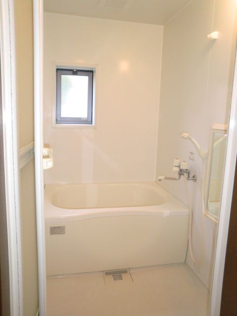 Bath. Because it is with a window, Convenient to ventilation.