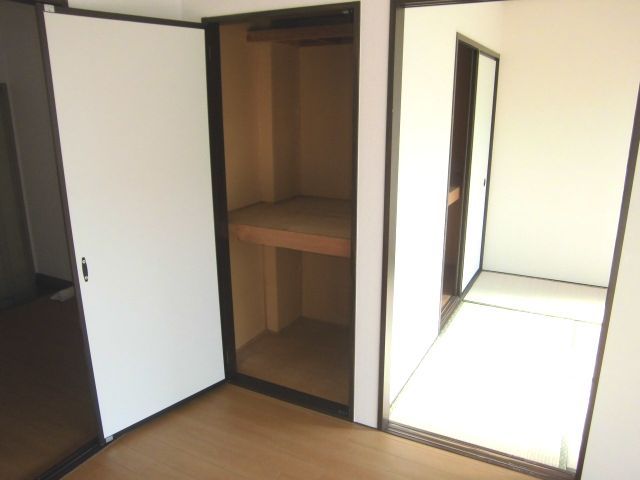 Receipt. It is the middle partition There is also easy to store. 