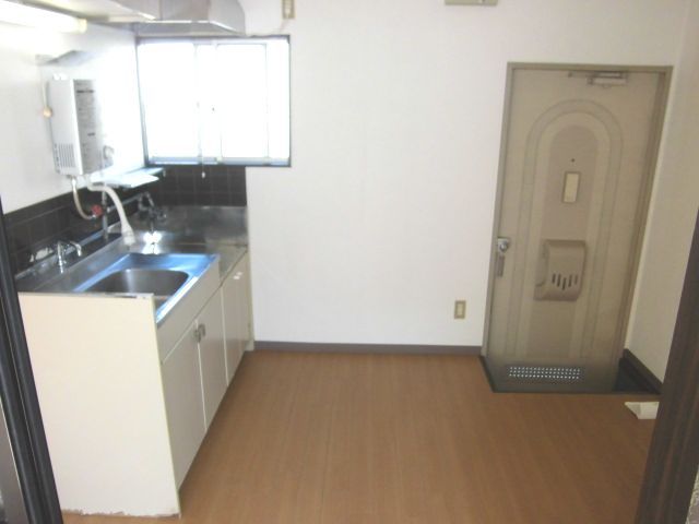 Kitchen. Please enjoy the cuisine. 