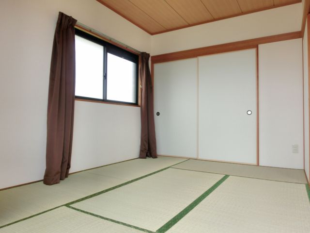 Living and room. With happy Japanese-style room in the home that your child can be seen.