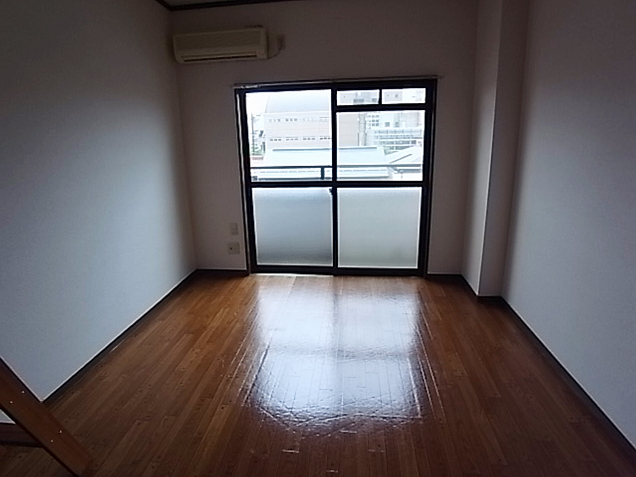 Living and room. Studio of 8.5 quires of portrait