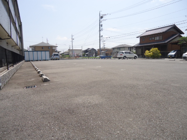 Parking lot. Parking is of course on site! 