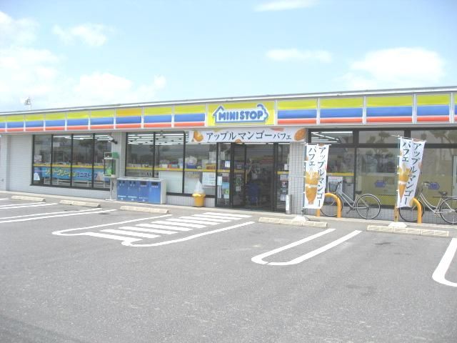 Convenience store. MINISTOP up (convenience store) 960m