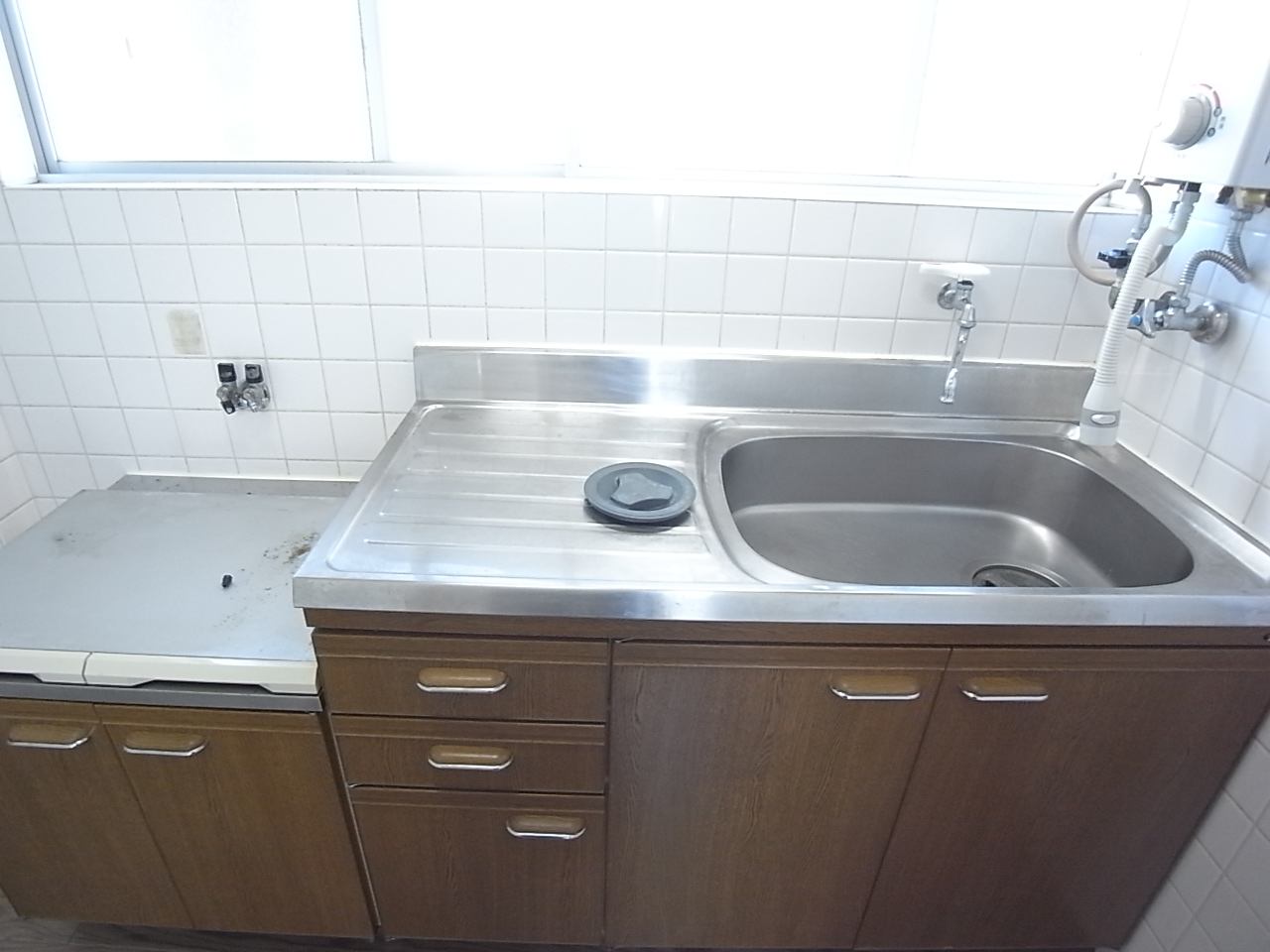 Kitchen. Two-burner stove can be installed ^^