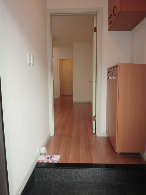 Entrance. It is the state of the entrance. 