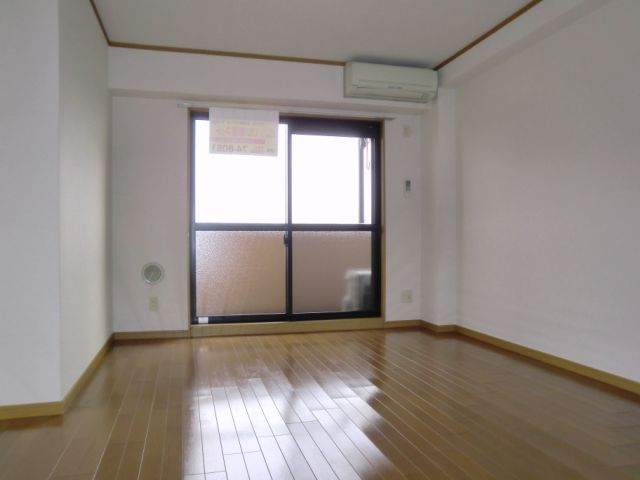 Living and room. Comfortable rooms with air conditioning. 