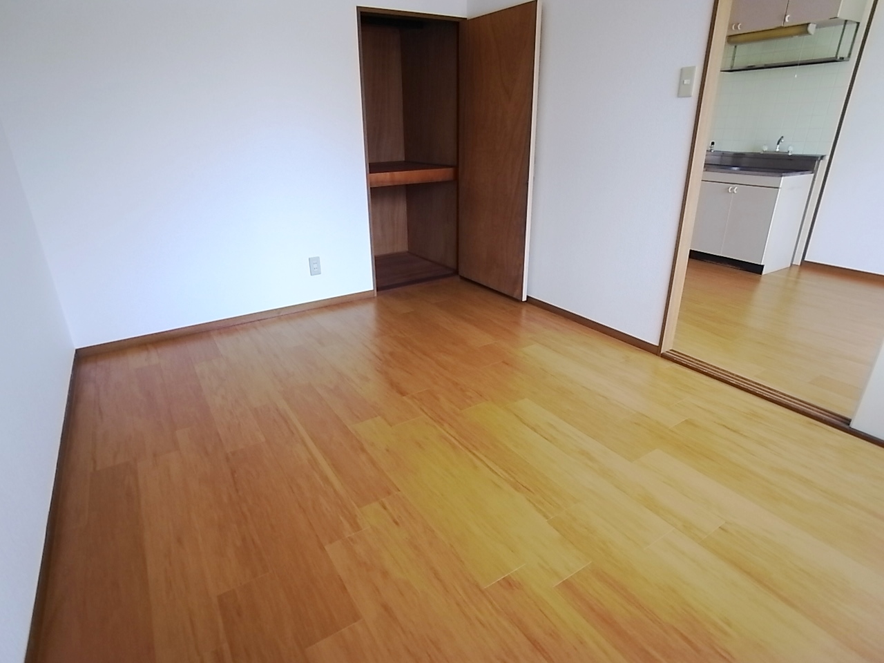 Other room space. It is okay to here in the living room instead ☆ 