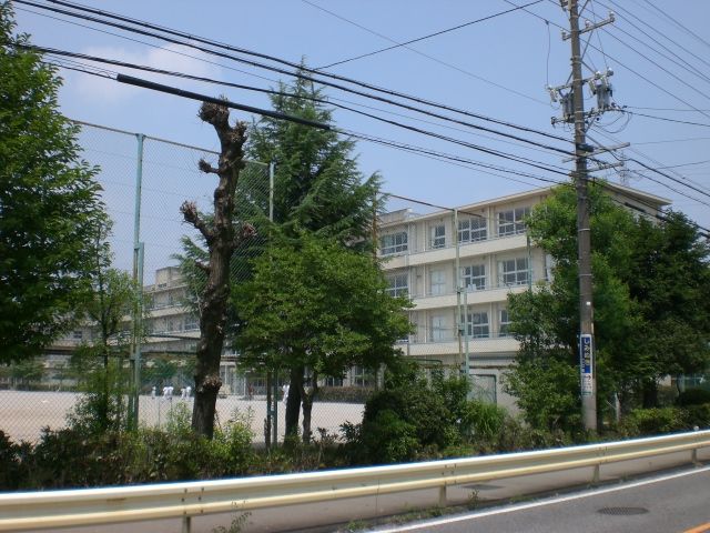 Primary school. 450m up to municipal Nakagawa Elementary School (elementary school)