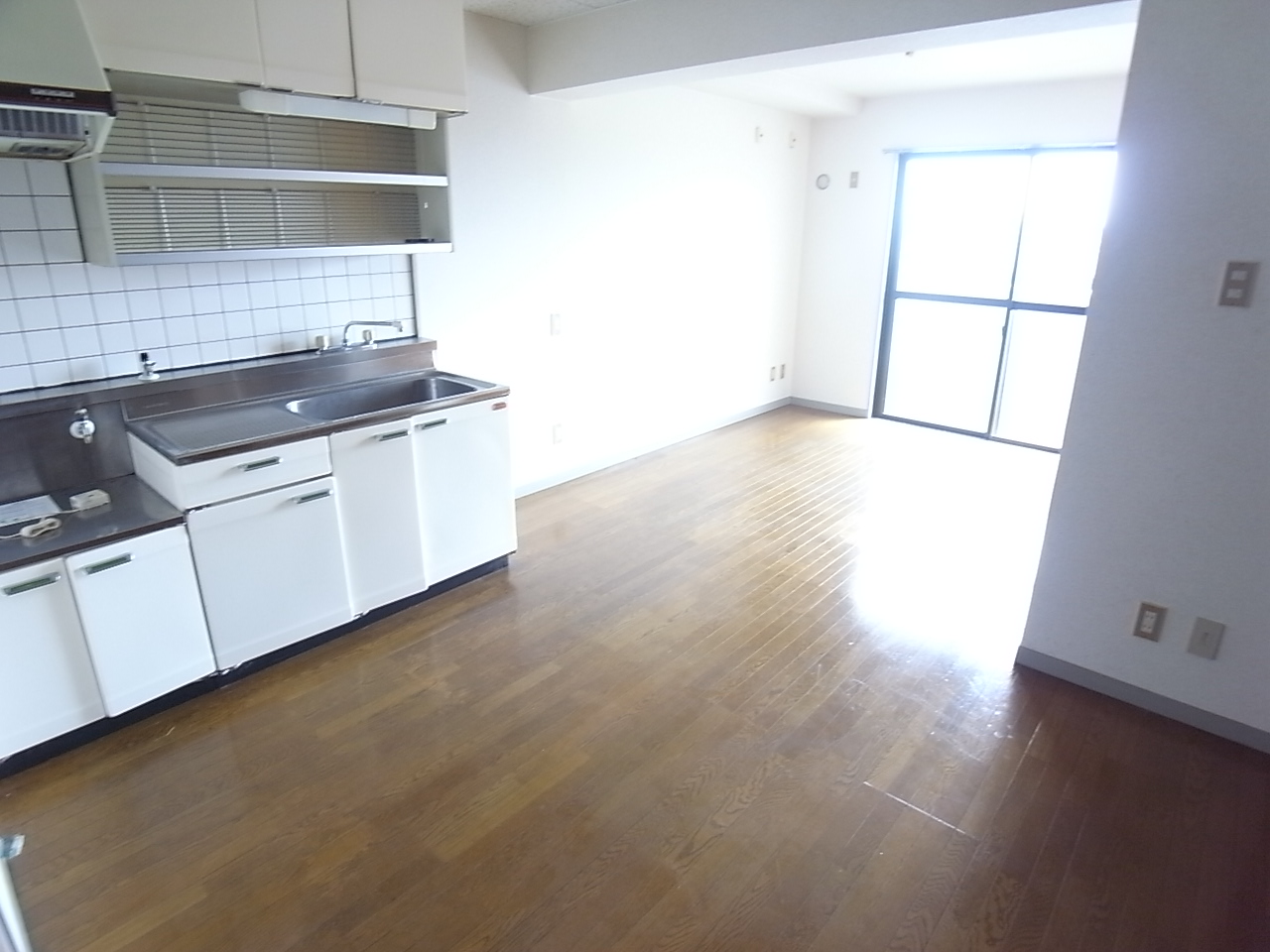 Kitchen. Living in a bright sunlight enters!
