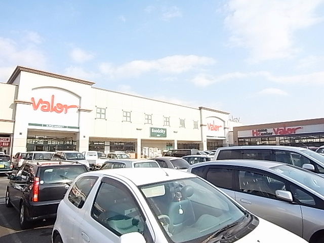 Supermarket. 939m to Barrow Ogaki south store (Super)