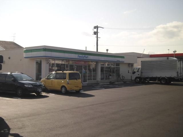 Convenience store. 240m to Family Mart (convenience store)