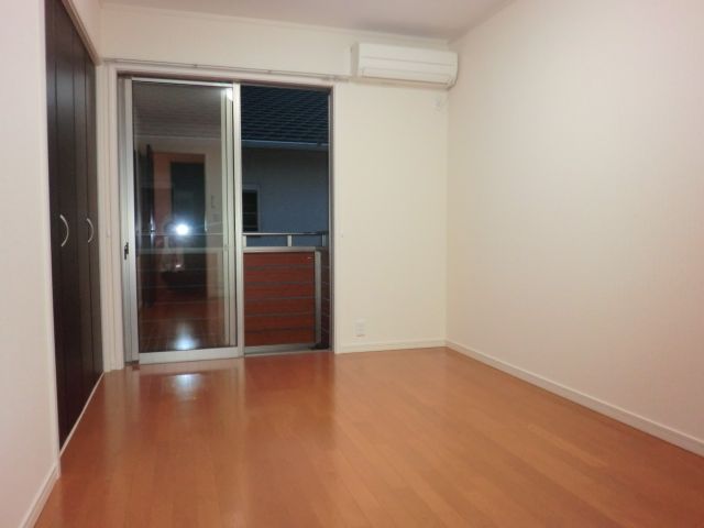 Other room space. All rooms are air-conditioned ・ Property with a lighting fixture.