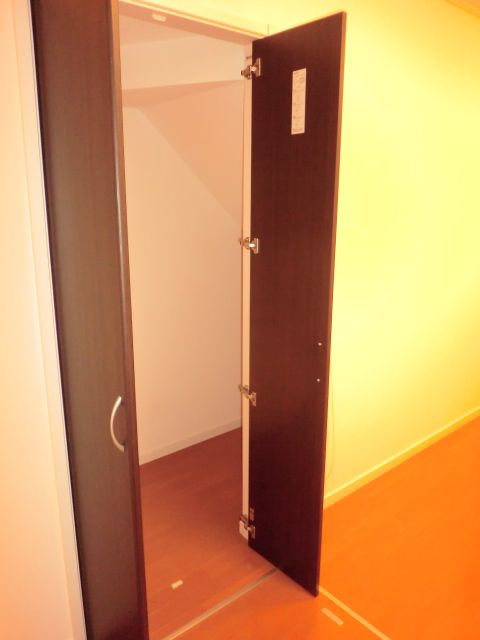 Receipt. Living room is a staircase under storage.