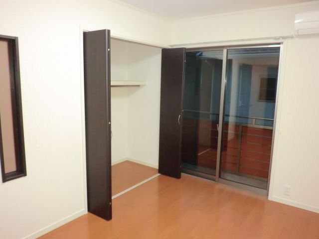 Receipt. The second floor is the storage of the south side of the room.