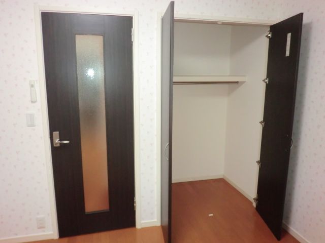 Receipt. The second floor is the storage of the north side of the room.