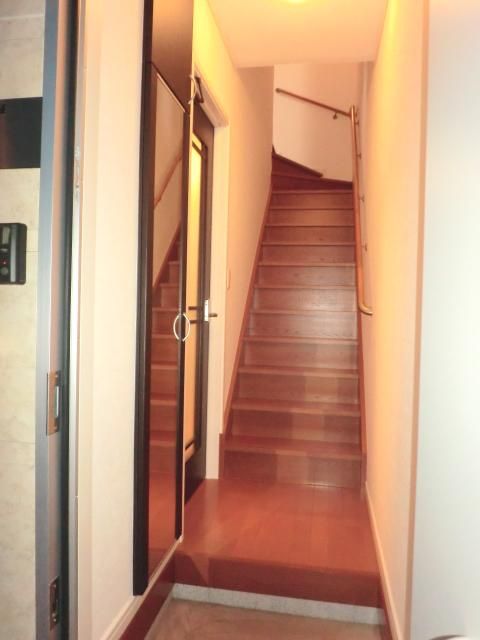 Entrance. Shoebox is part mirrored.