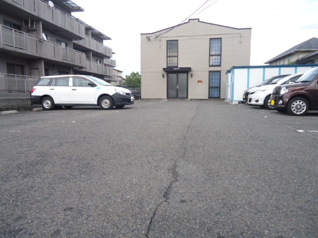 Parking lot. Parking is of course on site! 