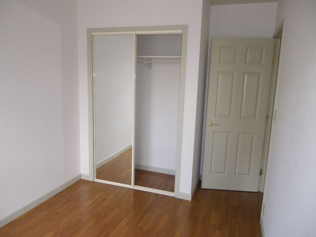 Receipt. It is the state of the mirror with a closet.