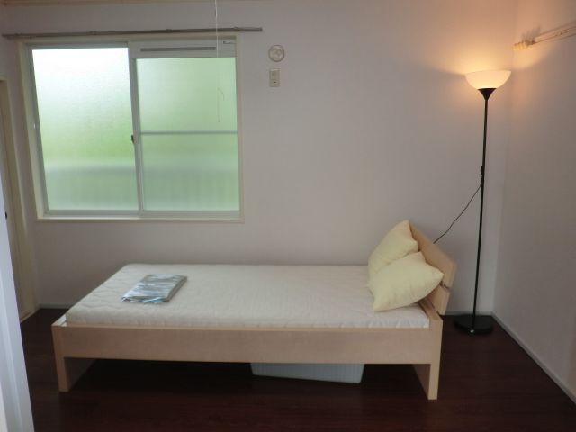 Other room space. There is also a bet.