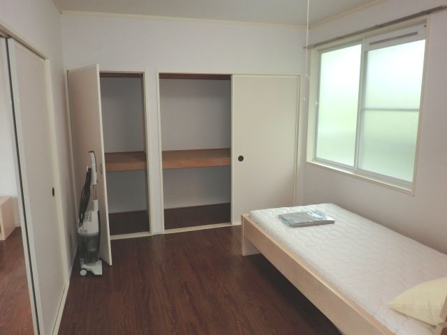 Receipt. There you large storage space in Western-style.