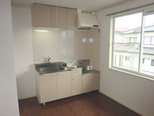 Kitchen. Please enjoy the cuisine.