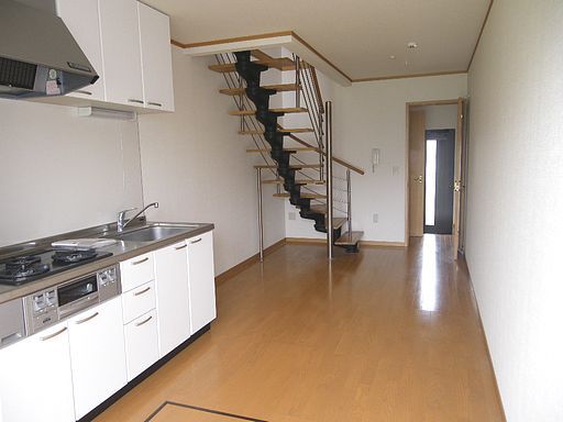 Living and room. Of 10 Pledge is spacious LDK. 