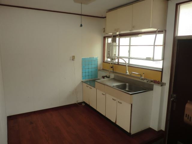 Kitchen. Please enjoy the cuisine.