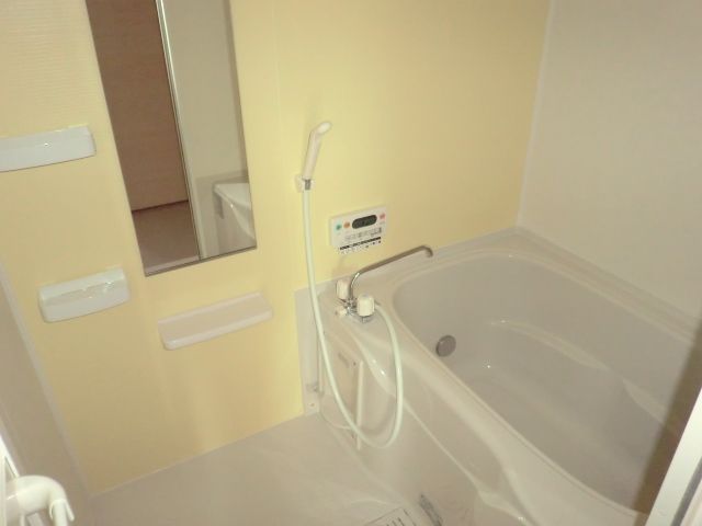 Bath. Please heal the fatigue of the day.