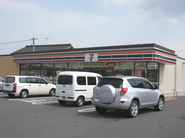 Convenience store. 940m to Seven-Eleven (convenience store)
