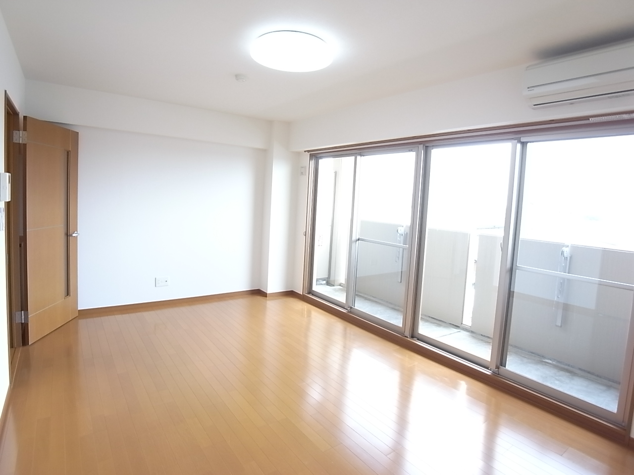 Living and room. 10 Pledge of Western-style. By all means please see once.