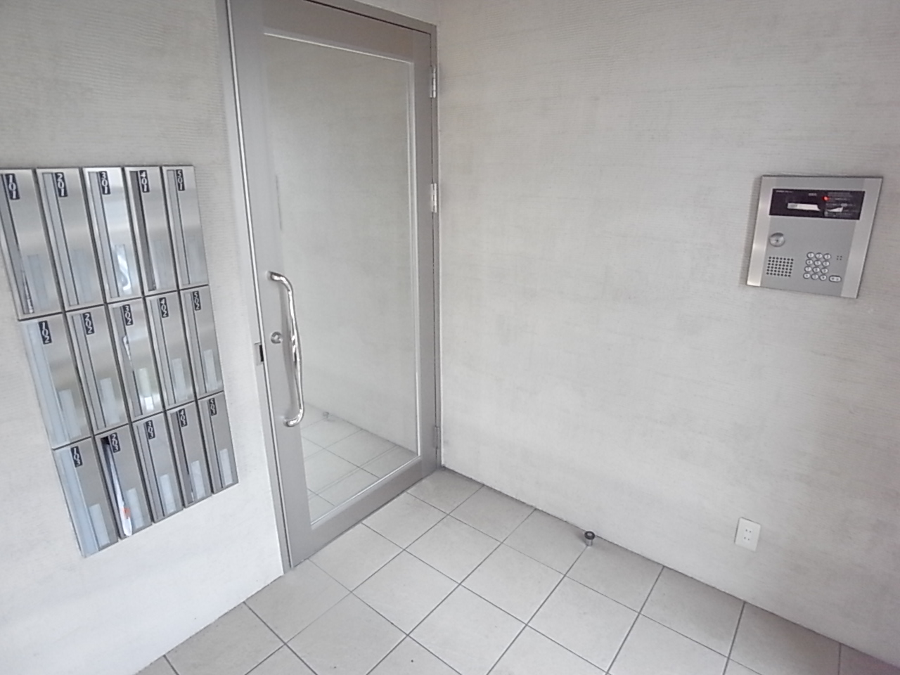 Entrance. Security preeminent! auto lock! !