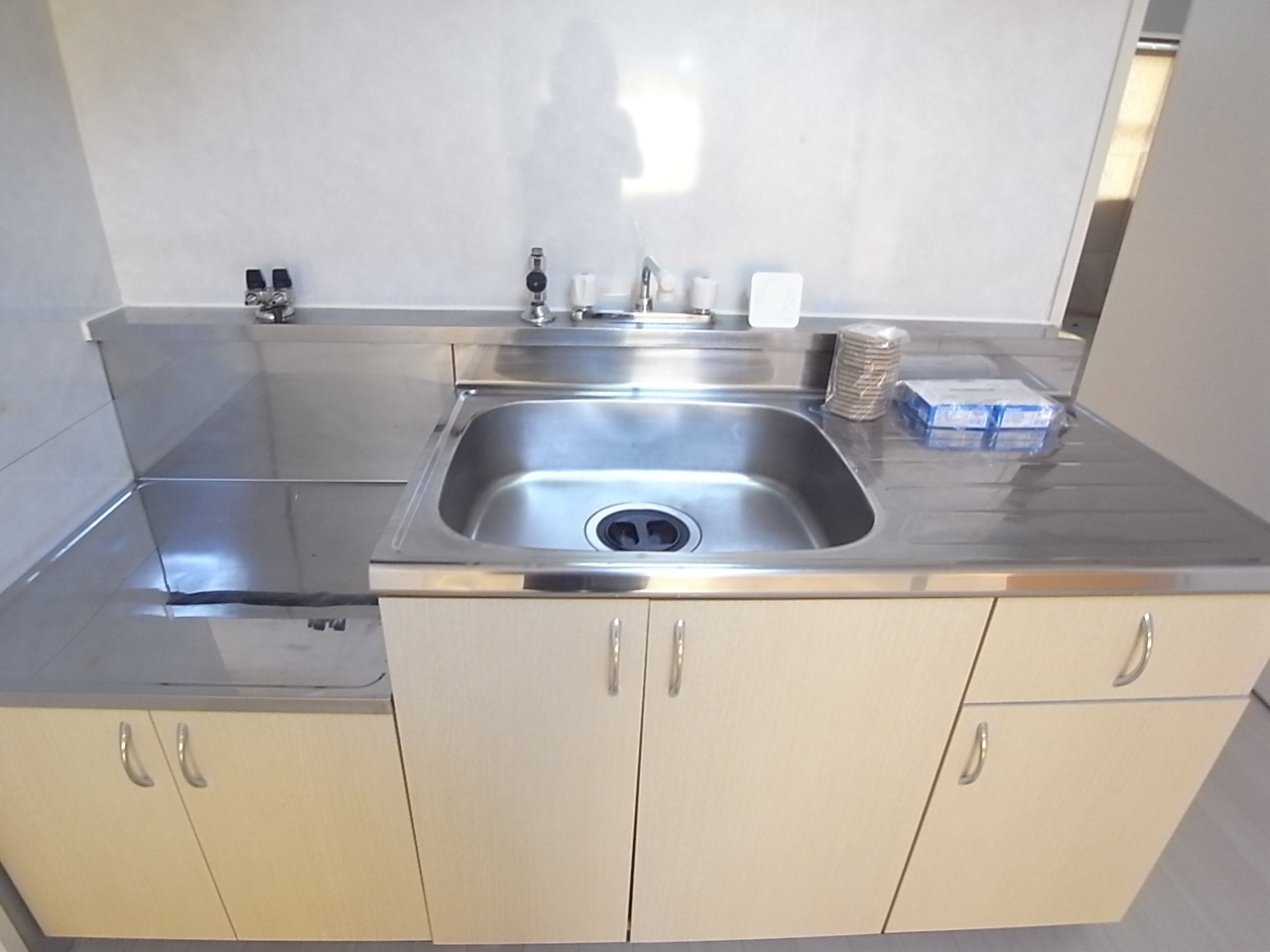 Kitchen. Two-burner stove can be installed ^^