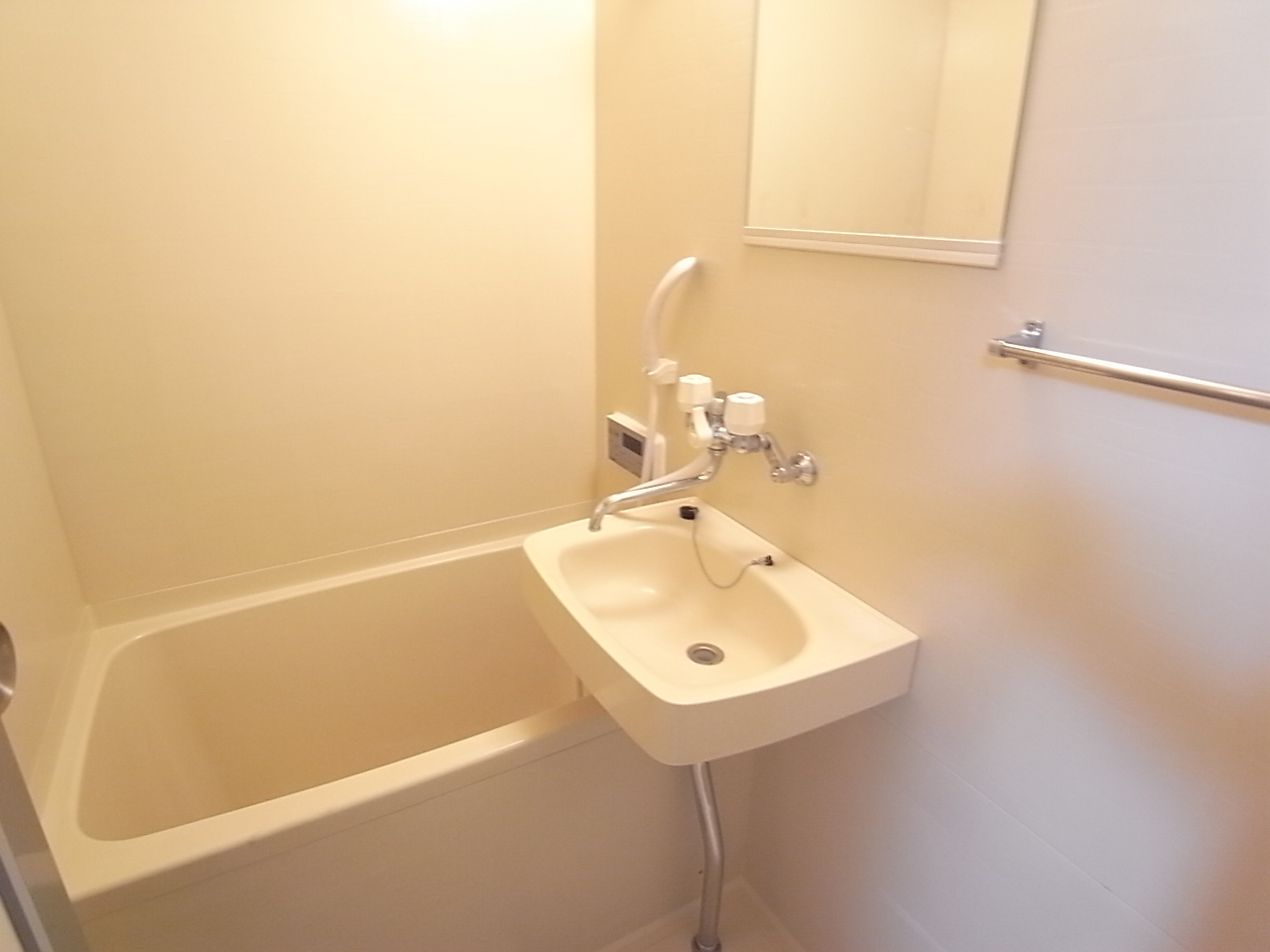 Bath. Anytime hot water is warm! With reheating ☆ 