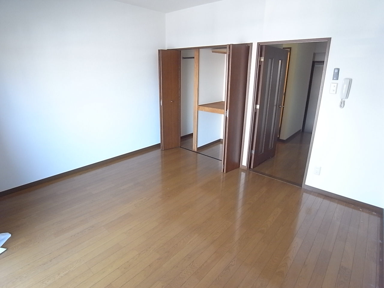 Living and room. Storage is easy to be sorted in the closet & storage compartment type!