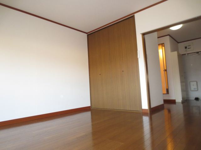 Living and room. Good living was per diem
