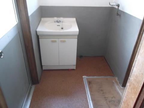 Washroom. Wash