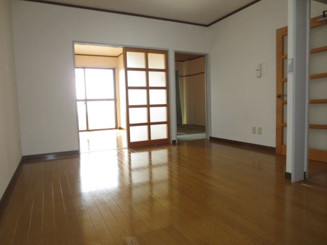 Living and room. Spread of living