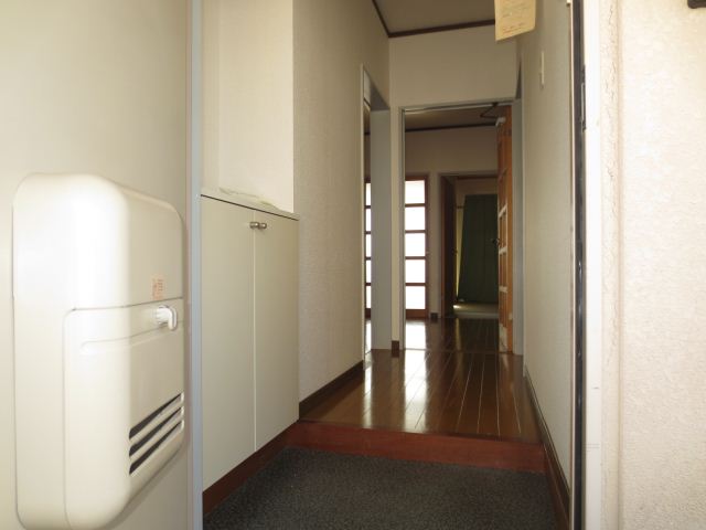 Entrance. There cupboard